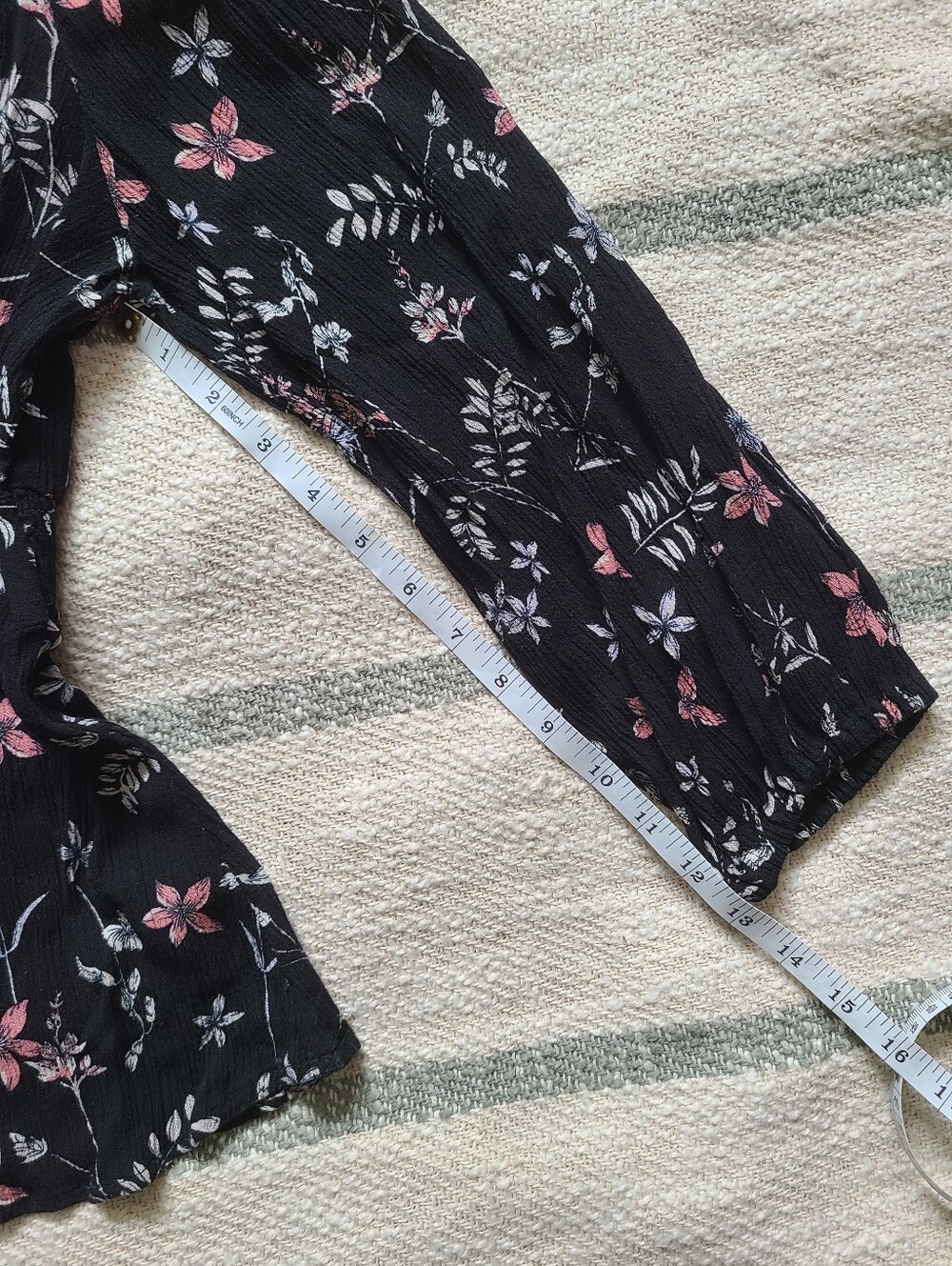 Kismet Black Floral Blouse W. Buttons - Picture 14 of 16